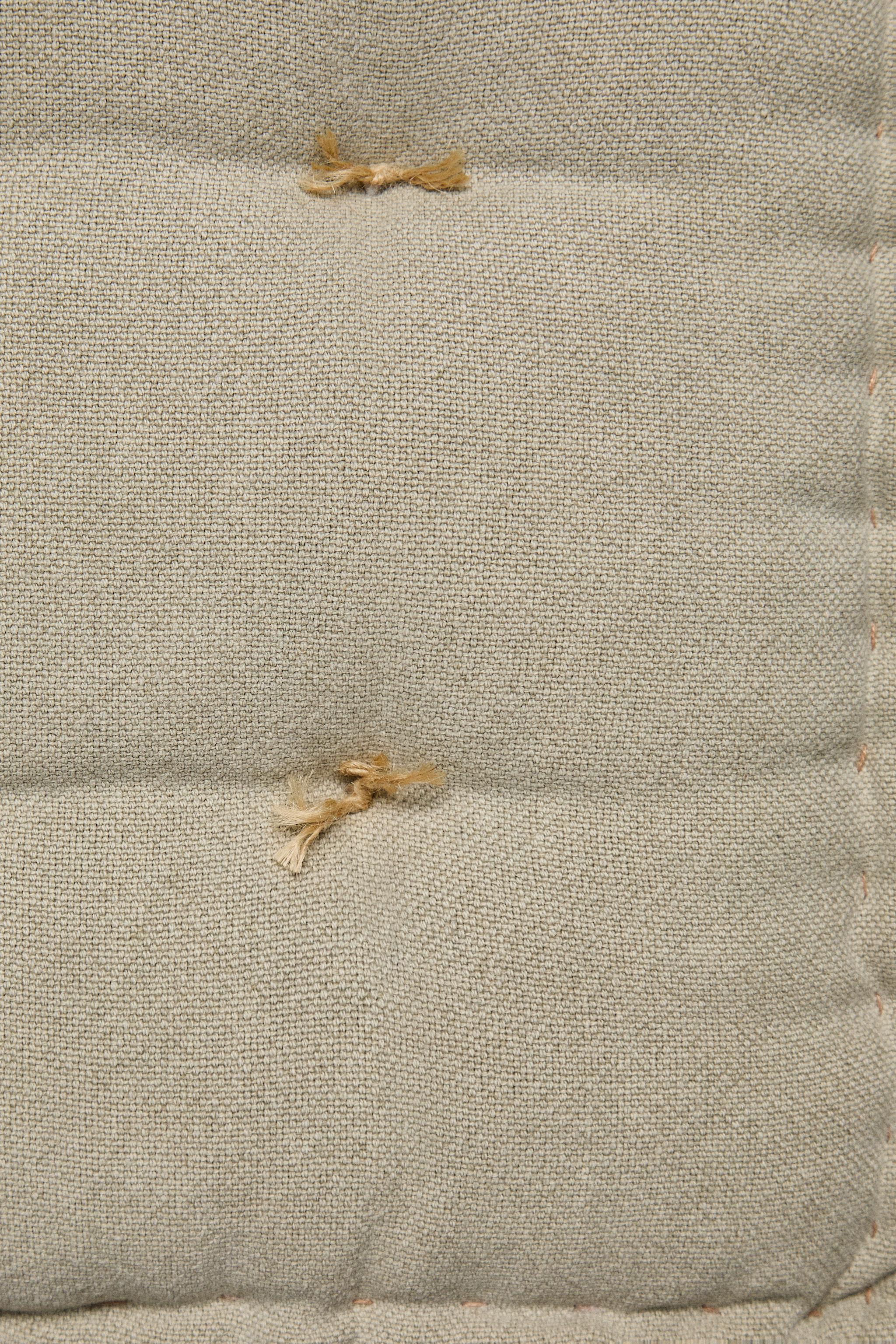 SEAT CUSHION WITH TOPSTITCHING